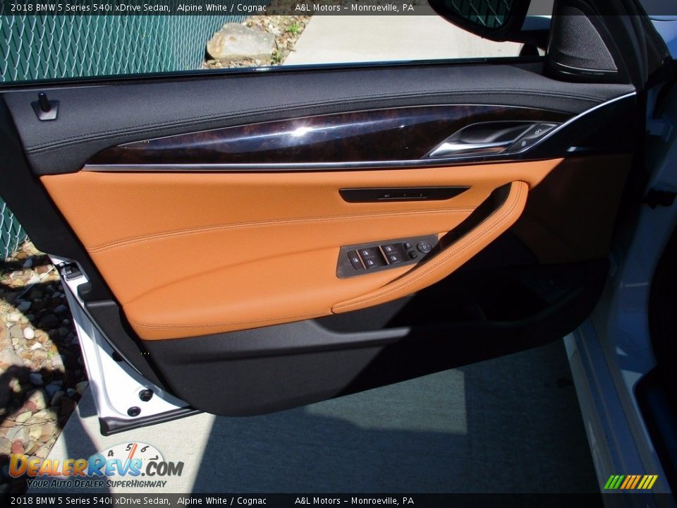 2018 BMW 5 Series 540i xDrive Sedan Alpine White / Cognac Photo #10