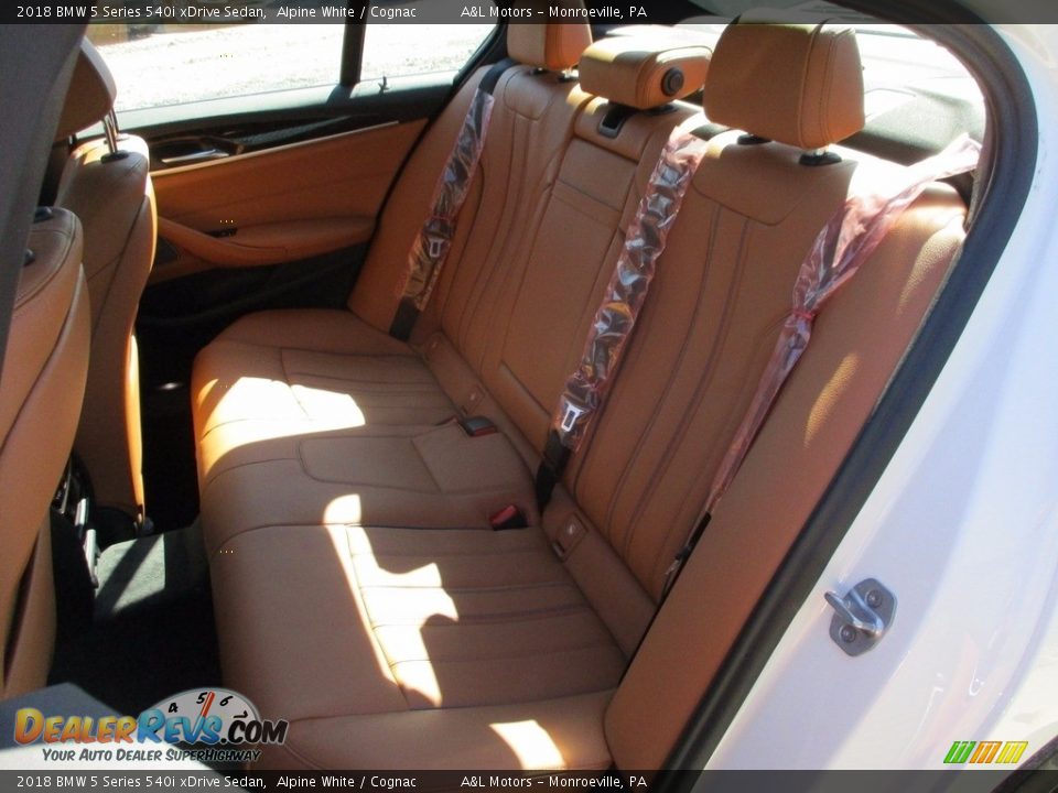 2018 BMW 5 Series 540i xDrive Sedan Alpine White / Cognac Photo #12