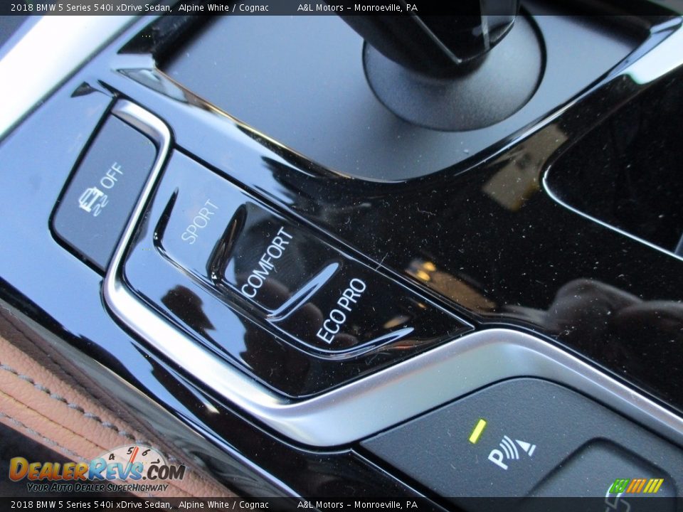 2018 BMW 5 Series 540i xDrive Sedan Alpine White / Cognac Photo #18