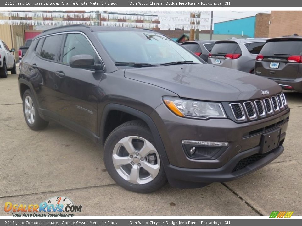 Front 3/4 View of 2018 Jeep Compass Latitude Photo #1