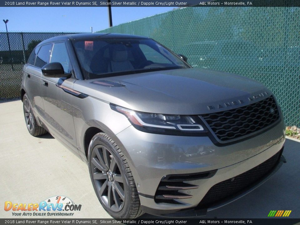 Front 3/4 View of 2018 Land Rover Range Rover Velar R Dynamic SE Photo #7
