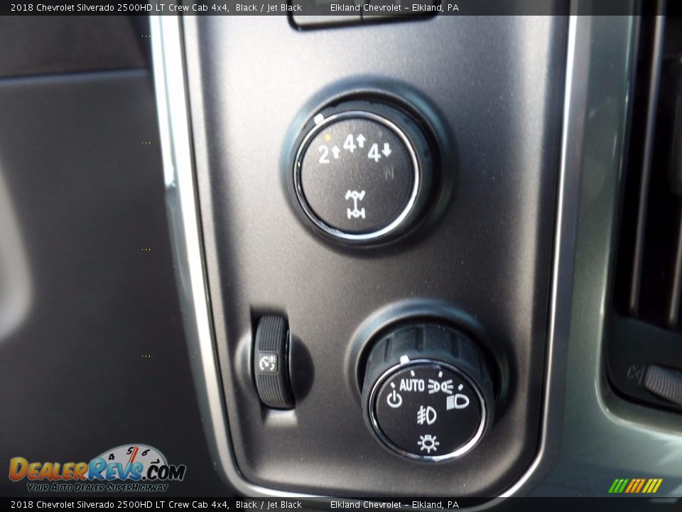 Controls of 2018 Chevrolet Silverado 2500HD LT Crew Cab 4x4 Photo #23
