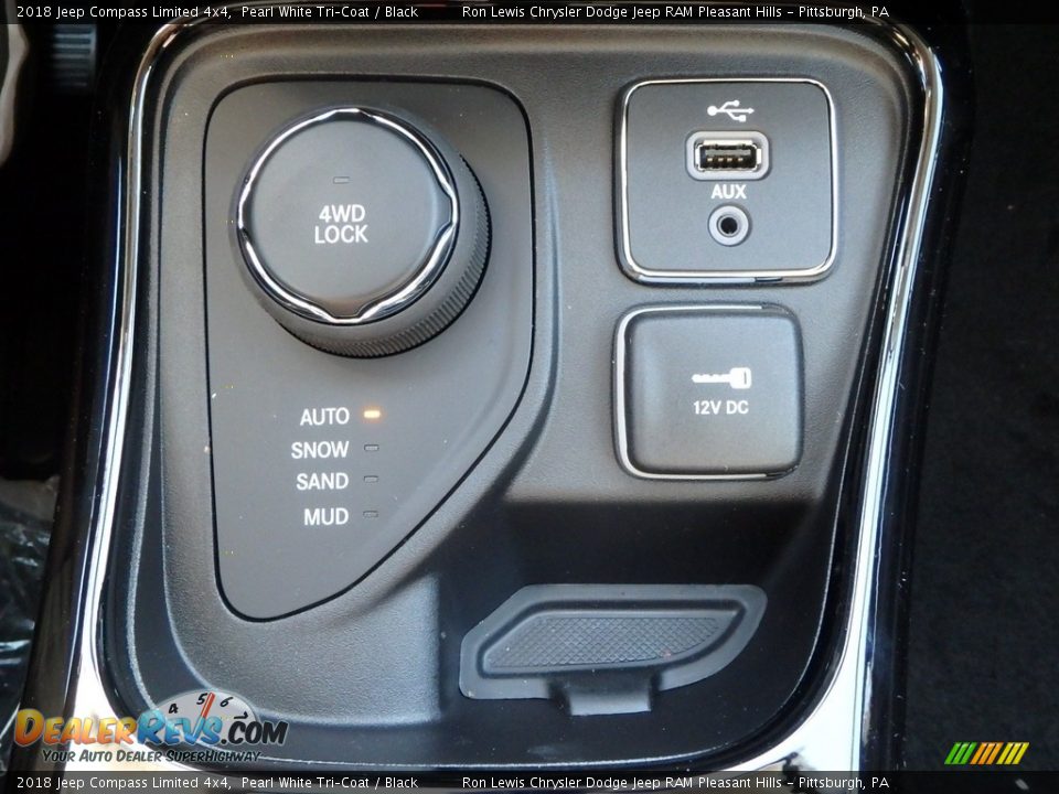 Controls of 2018 Jeep Compass Limited 4x4 Photo #19