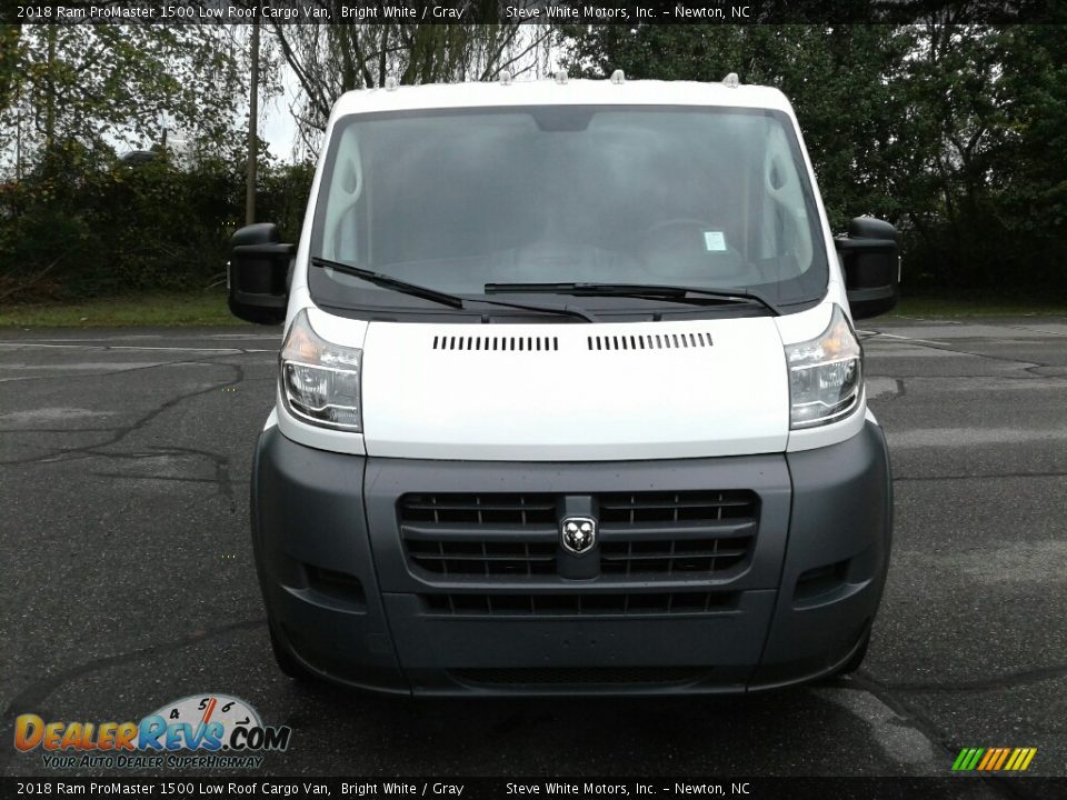 2018 Ram ProMaster 1500 Low Roof Cargo Van Bright White / Gray Photo #3