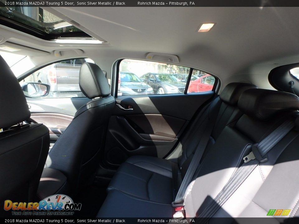 2018 Mazda MAZDA3 Touring 5 Door Sonic Silver Metallic / Black Photo #7