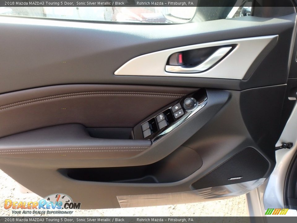 2018 Mazda MAZDA3 Touring 5 Door Sonic Silver Metallic / Black Photo #9