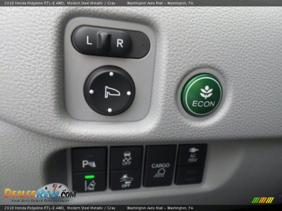 Controls of 2018 Honda Ridgeline RTL-E AWD Photo #17
