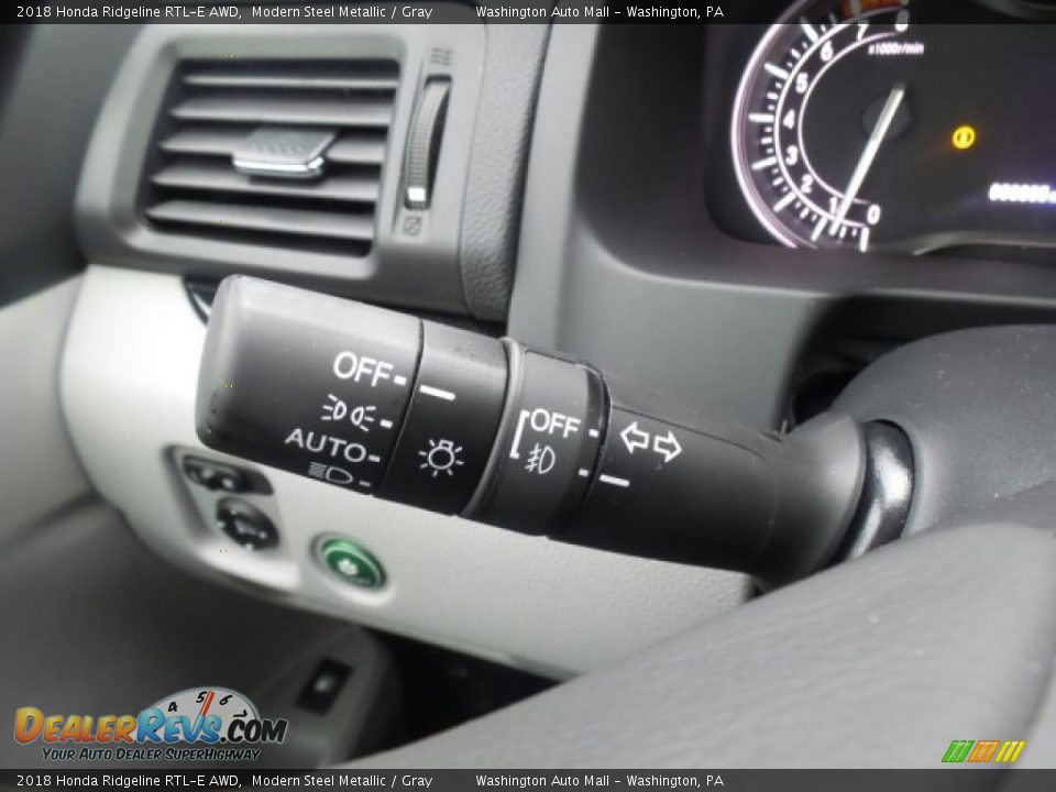 Controls of 2018 Honda Ridgeline RTL-E AWD Photo #22