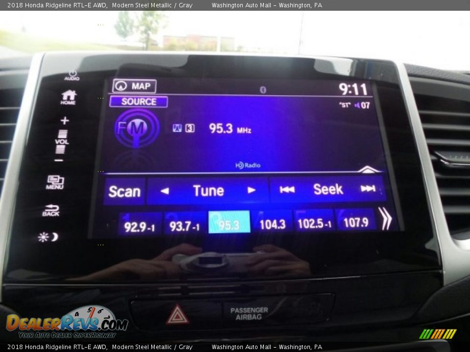 Controls of 2018 Honda Ridgeline RTL-E AWD Photo #26