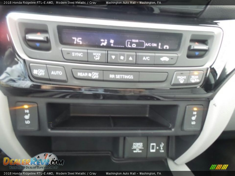 Controls of 2018 Honda Ridgeline RTL-E AWD Photo #31