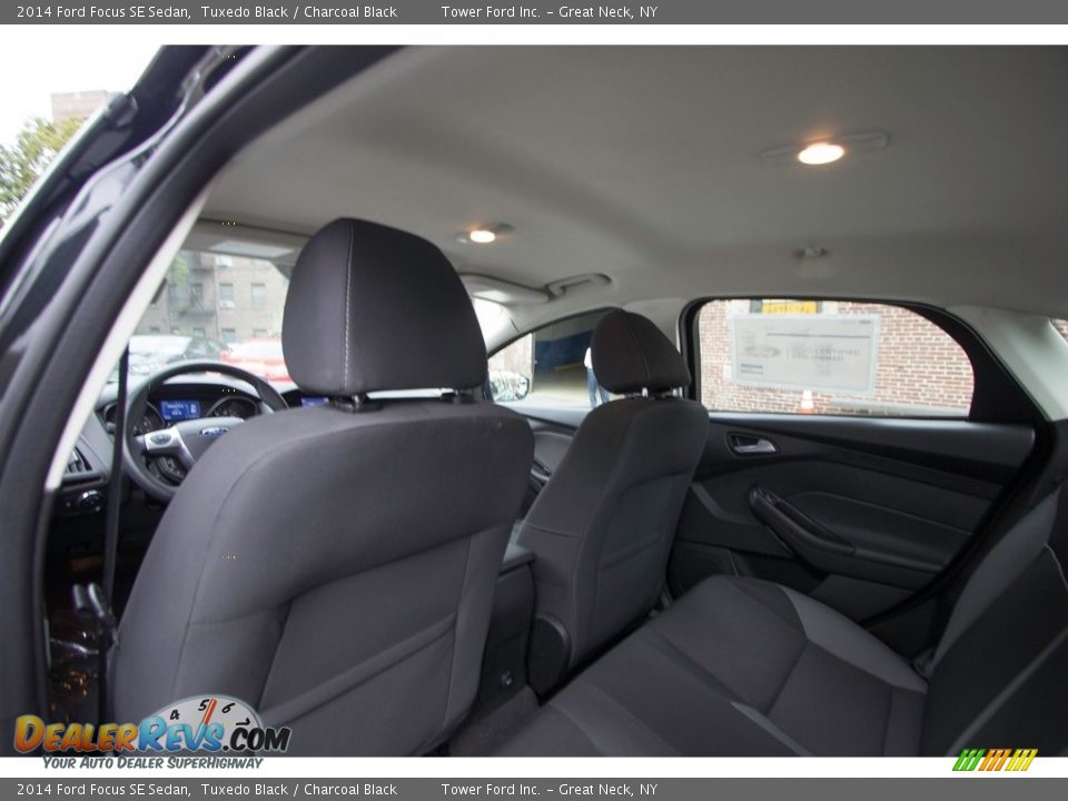 2014 Ford Focus SE Sedan Tuxedo Black / Charcoal Black Photo #18