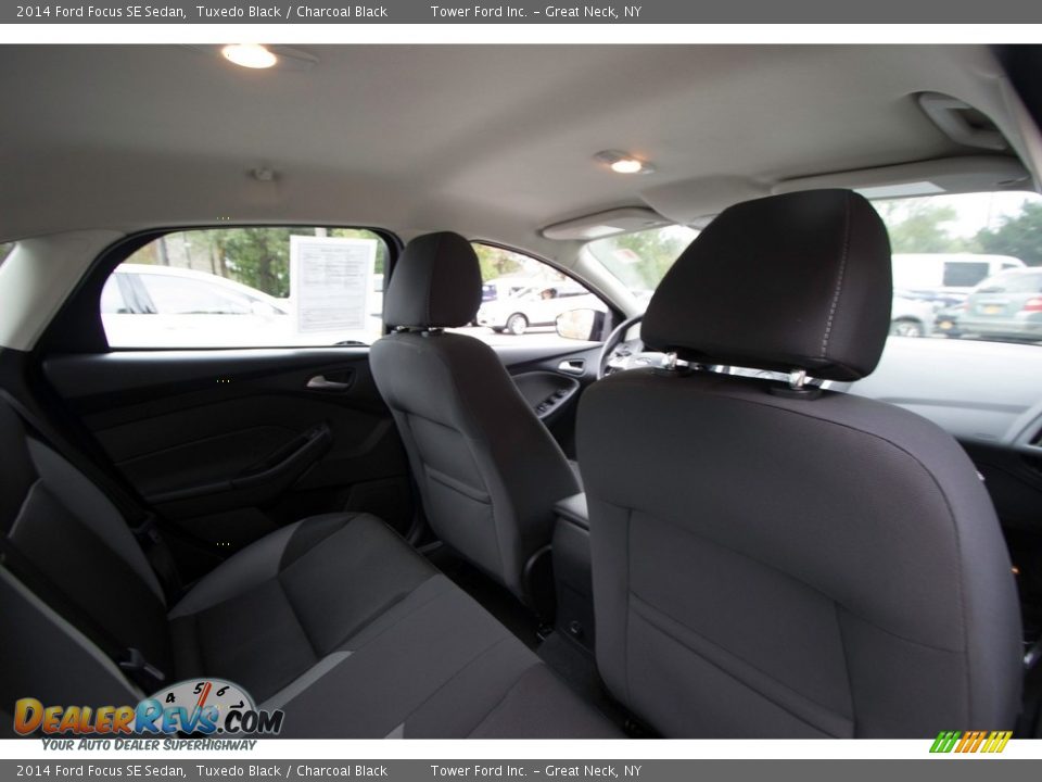 2014 Ford Focus SE Sedan Tuxedo Black / Charcoal Black Photo #21