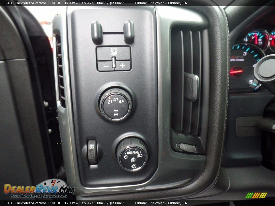 Controls of 2018 Chevrolet Silverado 3500HD LTZ Crew Cab 4x4 Photo #25