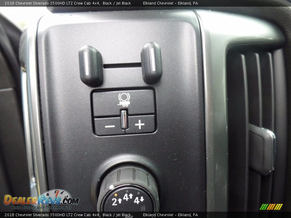 Controls of 2018 Chevrolet Silverado 3500HD LTZ Crew Cab 4x4 Photo #26
