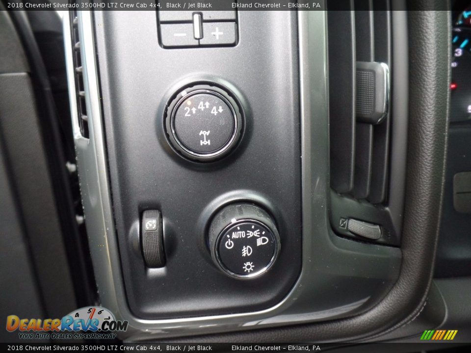 Controls of 2018 Chevrolet Silverado 3500HD LTZ Crew Cab 4x4 Photo #27