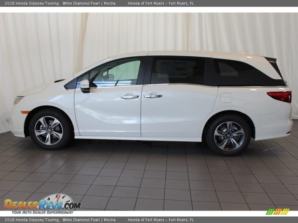 2018 Honda Odyssey Touring White Diamond Pearl / Mocha Photo #5