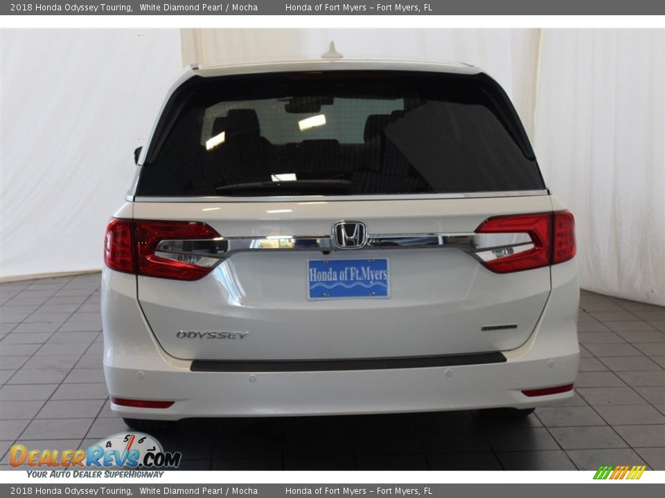2018 Honda Odyssey Touring White Diamond Pearl / Mocha Photo #7
