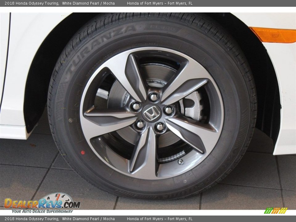2018 Honda Odyssey Touring White Diamond Pearl / Mocha Photo #8