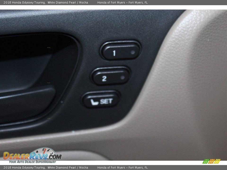 2018 Honda Odyssey Touring White Diamond Pearl / Mocha Photo #10