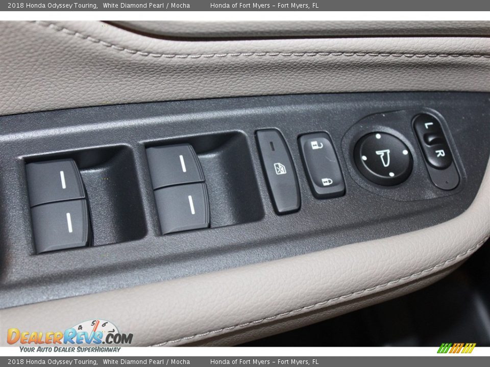 2018 Honda Odyssey Touring White Diamond Pearl / Mocha Photo #11