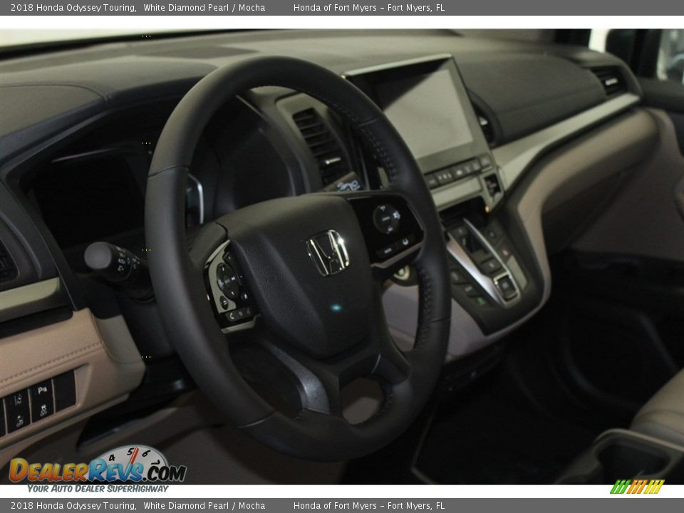 2018 Honda Odyssey Touring White Diamond Pearl / Mocha Photo #13