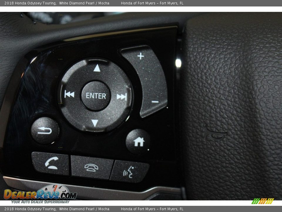 2018 Honda Odyssey Touring White Diamond Pearl / Mocha Photo #15