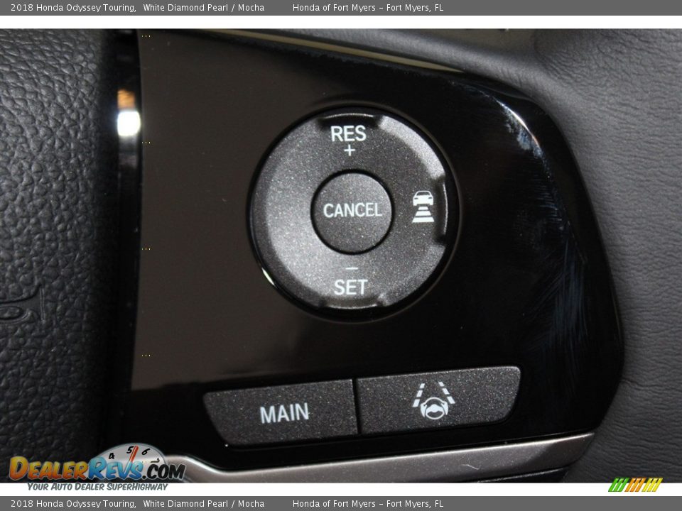 2018 Honda Odyssey Touring White Diamond Pearl / Mocha Photo #16