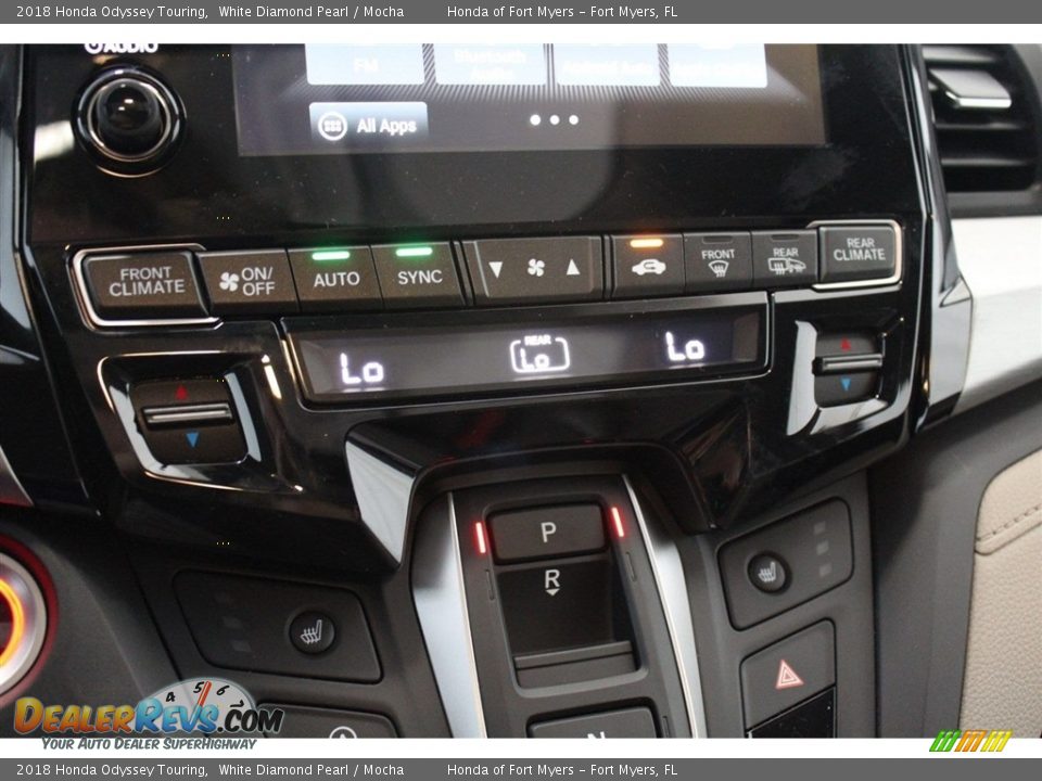 2018 Honda Odyssey Touring White Diamond Pearl / Mocha Photo #21
