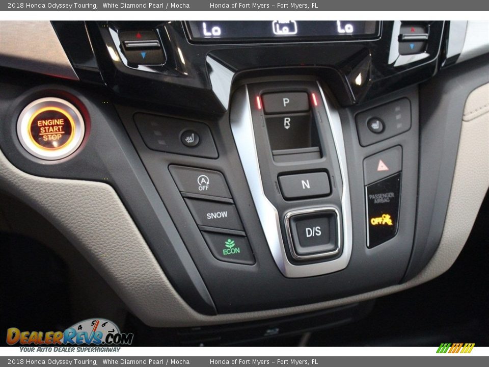 2018 Honda Odyssey Touring White Diamond Pearl / Mocha Photo #22