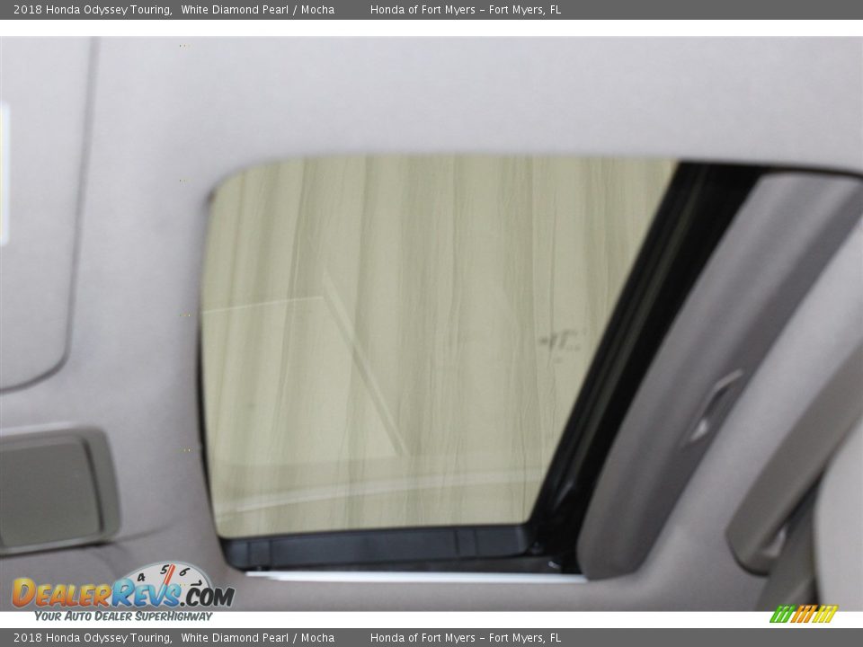 2018 Honda Odyssey Touring White Diamond Pearl / Mocha Photo #23