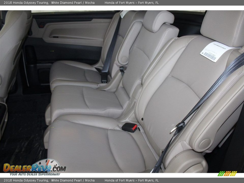 2018 Honda Odyssey Touring White Diamond Pearl / Mocha Photo #24