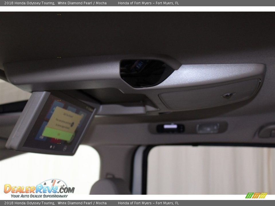 2018 Honda Odyssey Touring White Diamond Pearl / Mocha Photo #25