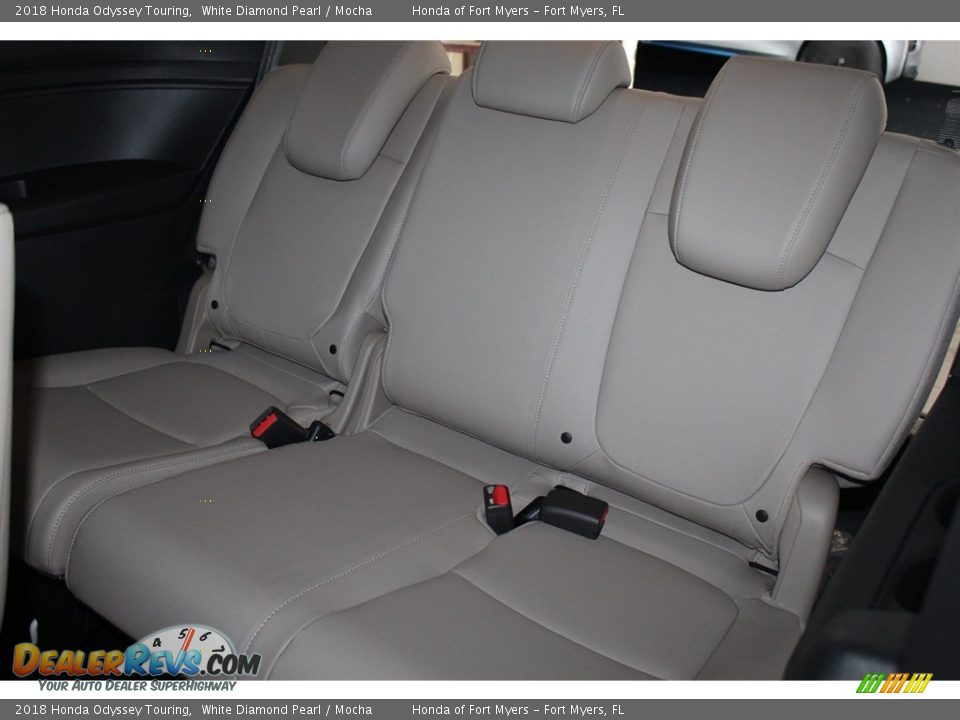 2018 Honda Odyssey Touring White Diamond Pearl / Mocha Photo #26