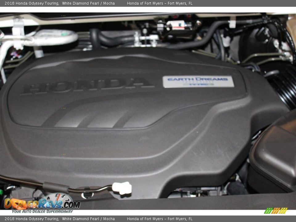 2018 Honda Odyssey Touring White Diamond Pearl / Mocha Photo #29