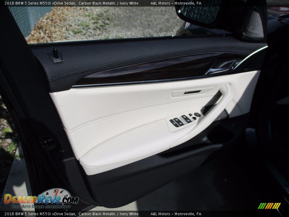 2018 BMW 5 Series M550i xDrive Sedan Carbon Black Metallic / Ivory White Photo #9