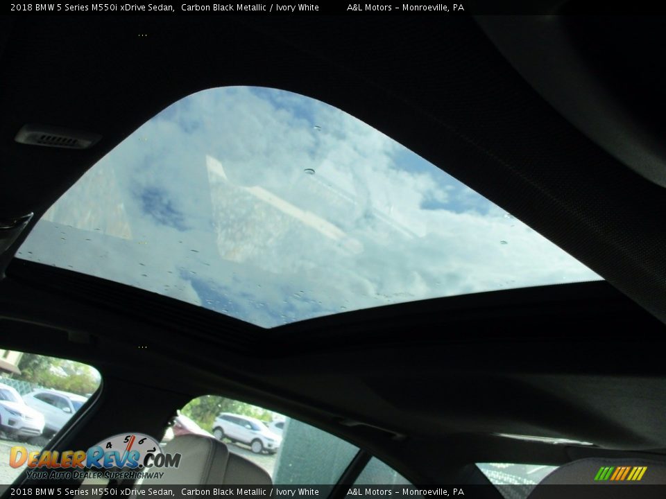 2018 BMW 5 Series M550i xDrive Sedan Carbon Black Metallic / Ivory White Photo #10