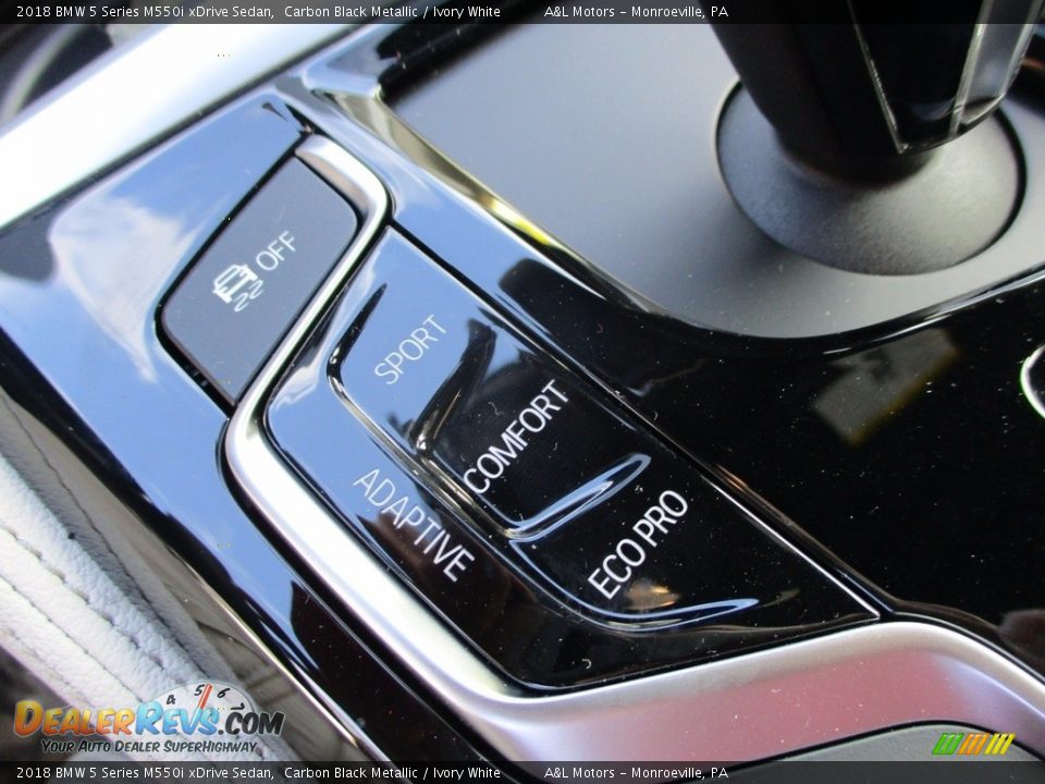 2018 BMW 5 Series M550i xDrive Sedan Carbon Black Metallic / Ivory White Photo #18