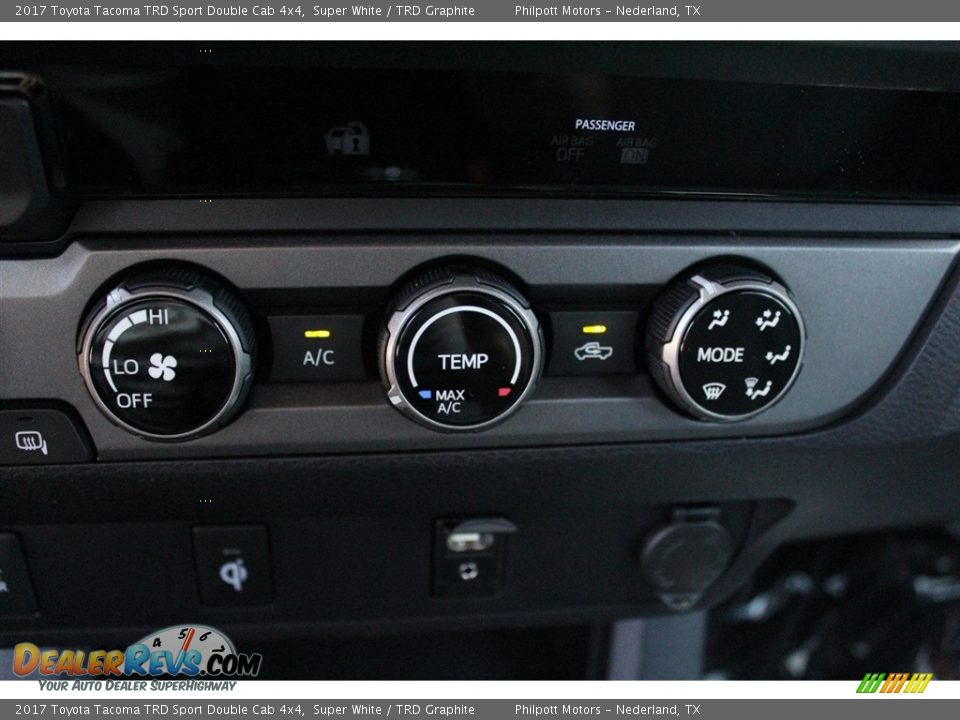 2017 Toyota Tacoma TRD Sport Double Cab 4x4 Super White / TRD Graphite Photo #13