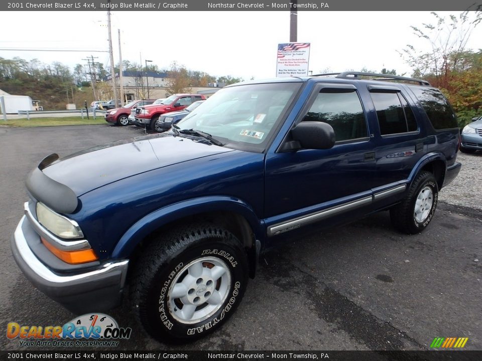 2001 Chevrolet Blazer LS 4x4 Indigo Blue Metallic / Graphite Photo #1