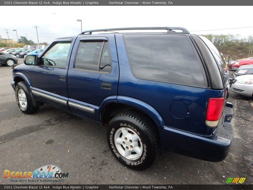 2001 Chevrolet Blazer LS 4x4 Indigo Blue Metallic / Graphite Photo #2