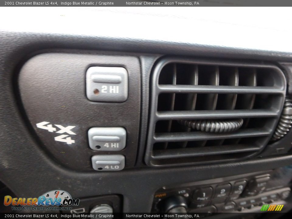 2001 Chevrolet Blazer LS 4x4 Indigo Blue Metallic / Graphite Photo #12
