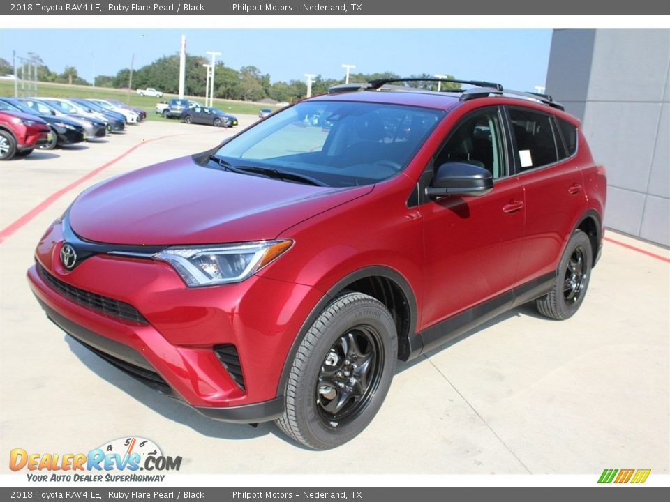 Front 3/4 View of 2018 Toyota RAV4 LE Photo #3