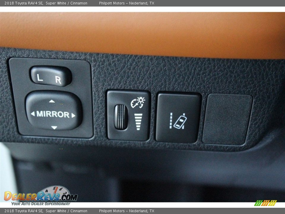 Controls of 2018 Toyota RAV4 SE Photo #18