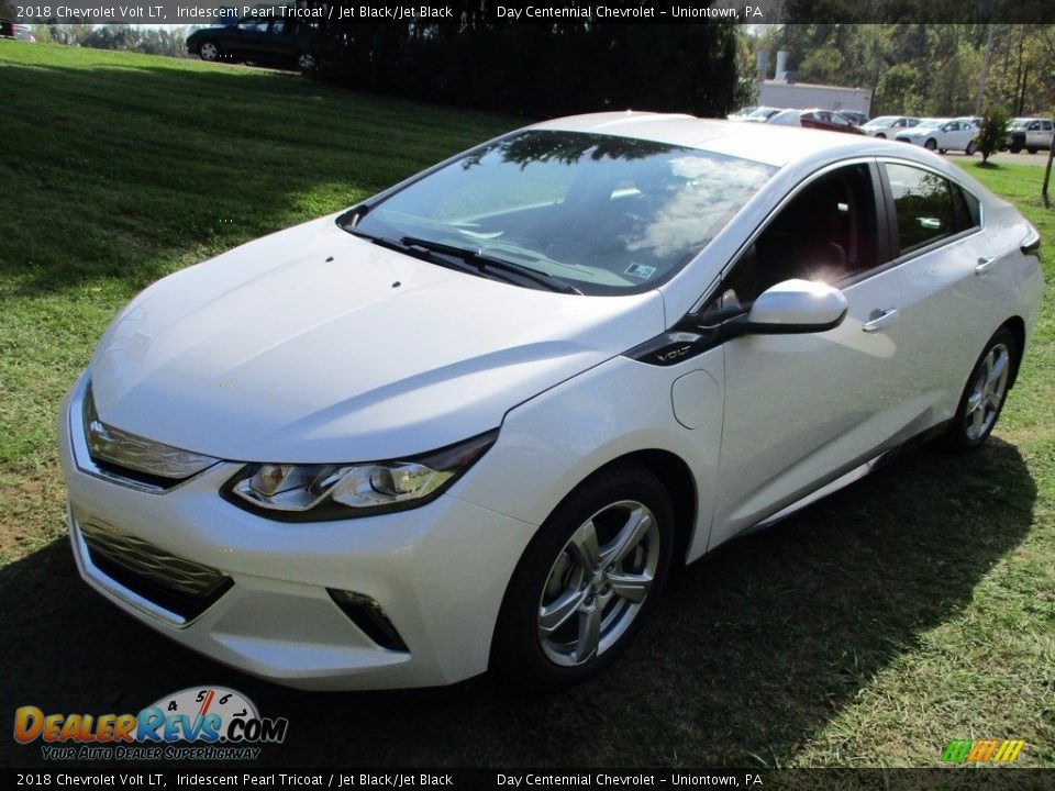 Front 3/4 View of 2018 Chevrolet Volt LT Photo #11