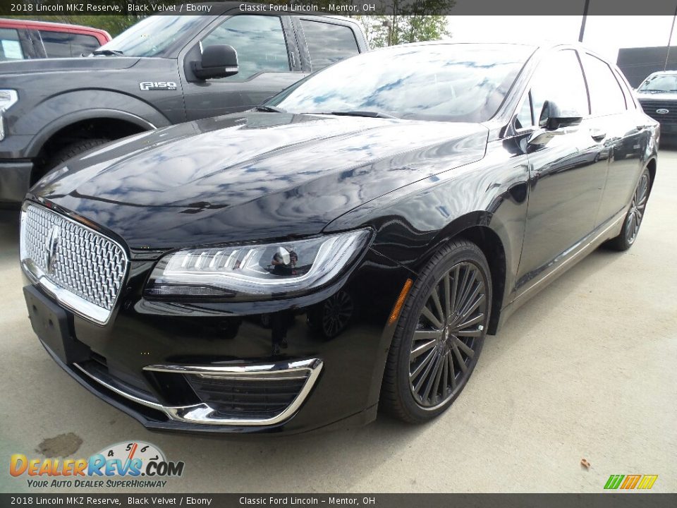 Front 3/4 View of 2018 Lincoln MKZ Reserve Photo #1