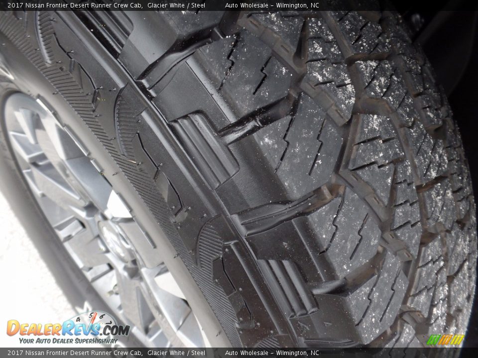 2017 Nissan Frontier Desert Runner Crew Cab Glacier White / Steel Photo #9