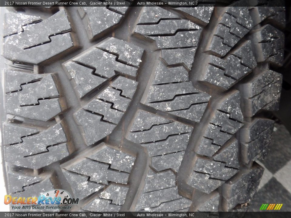 2017 Nissan Frontier Desert Runner Crew Cab Glacier White / Steel Photo #10