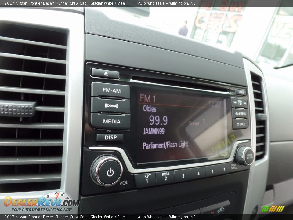 Controls of 2017 Nissan Frontier Desert Runner Crew Cab Photo #17