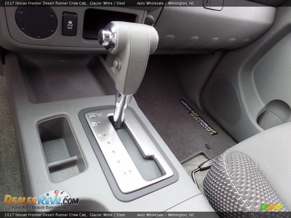 2017 Nissan Frontier Desert Runner Crew Cab Shifter Photo #19