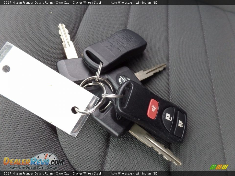 Keys of 2017 Nissan Frontier Desert Runner Crew Cab Photo #20